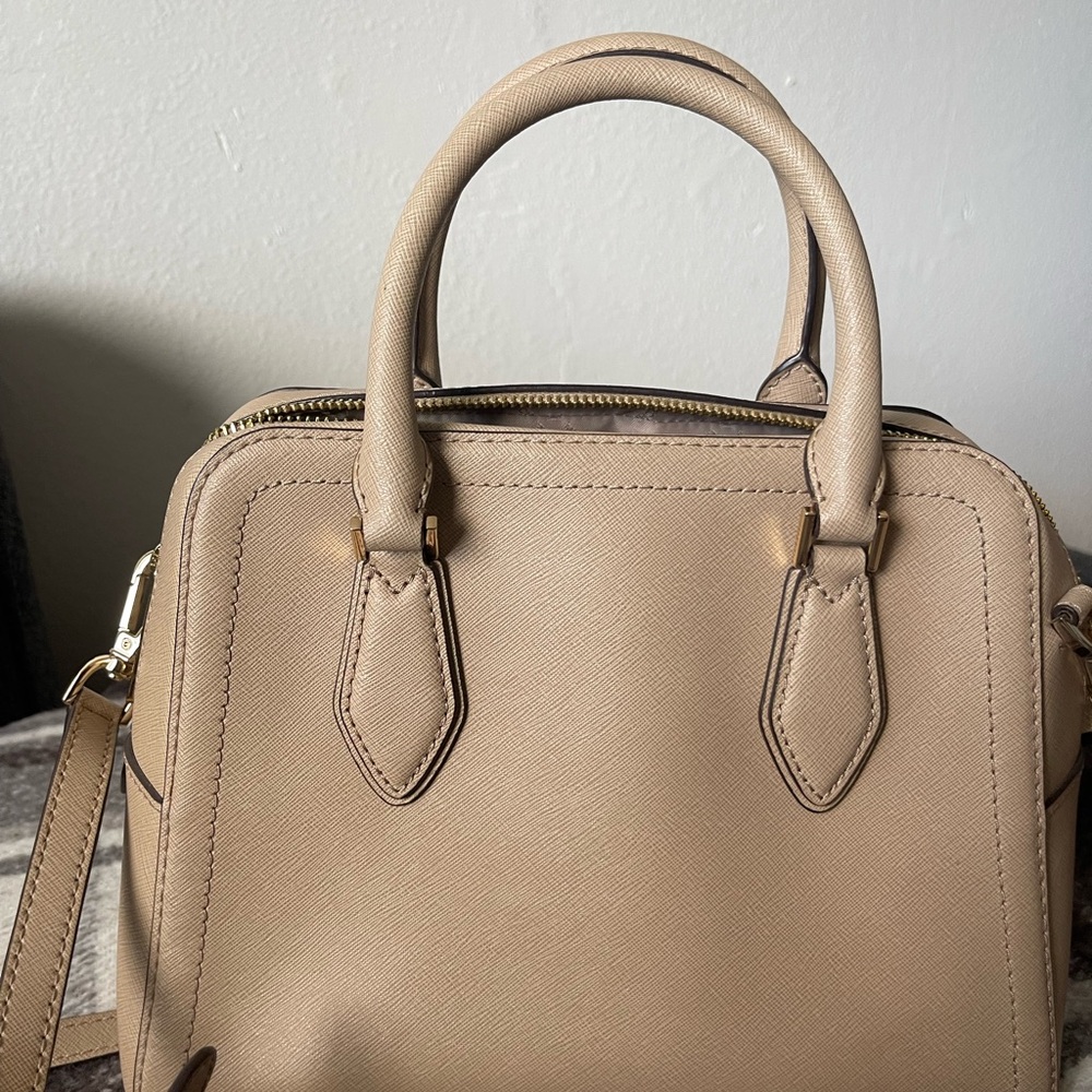 Elegant Tan Handbag